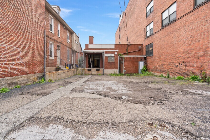 1825 Boulevard of the Allies, Pittsburgh, PA à louer - Photo de l’immeuble – Image 2 sur 22