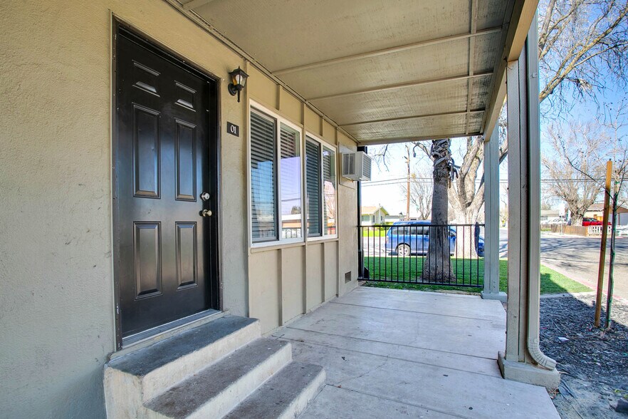 233 W I St, Los Banos, CA à vendre - Photo de l’immeuble – Image 2 sur 22