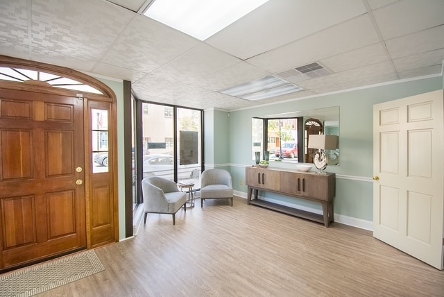 219 W Main Ave, Gastonia, NC à louer - Hall d’entrée – Image 3 sur 16