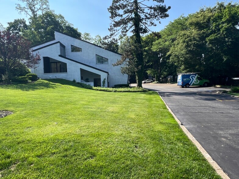 76 E Main St, Huntington, NY à louer - Photo de l’immeuble – Image 3 sur 18