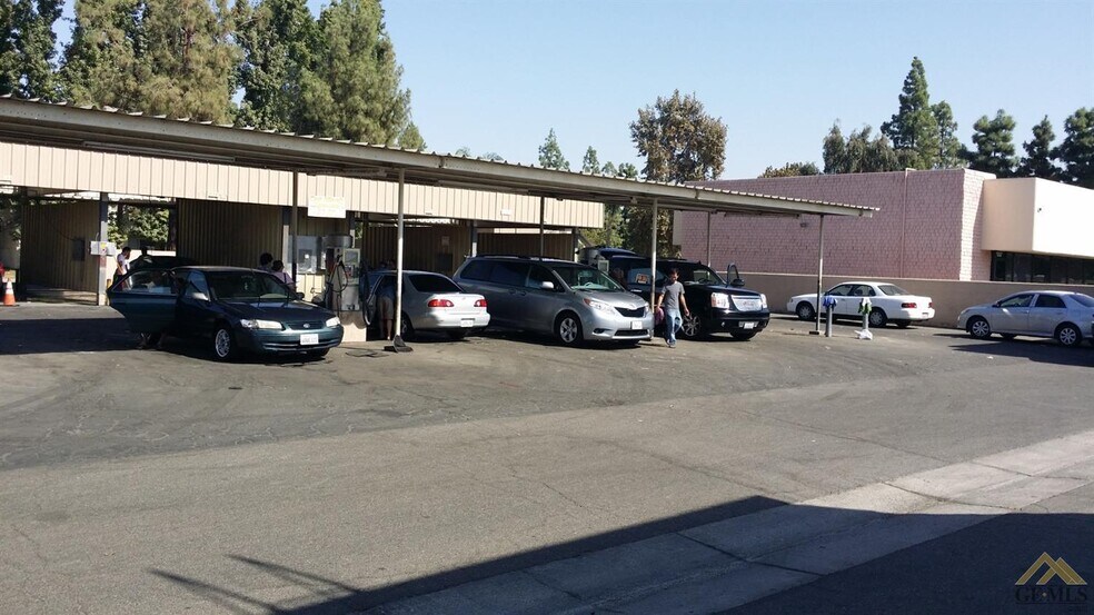 Southwest Carwash-Off-Ming Avenue, Bakersfield, CA à vendre - Photo de l’immeuble – Image 3 sur 3