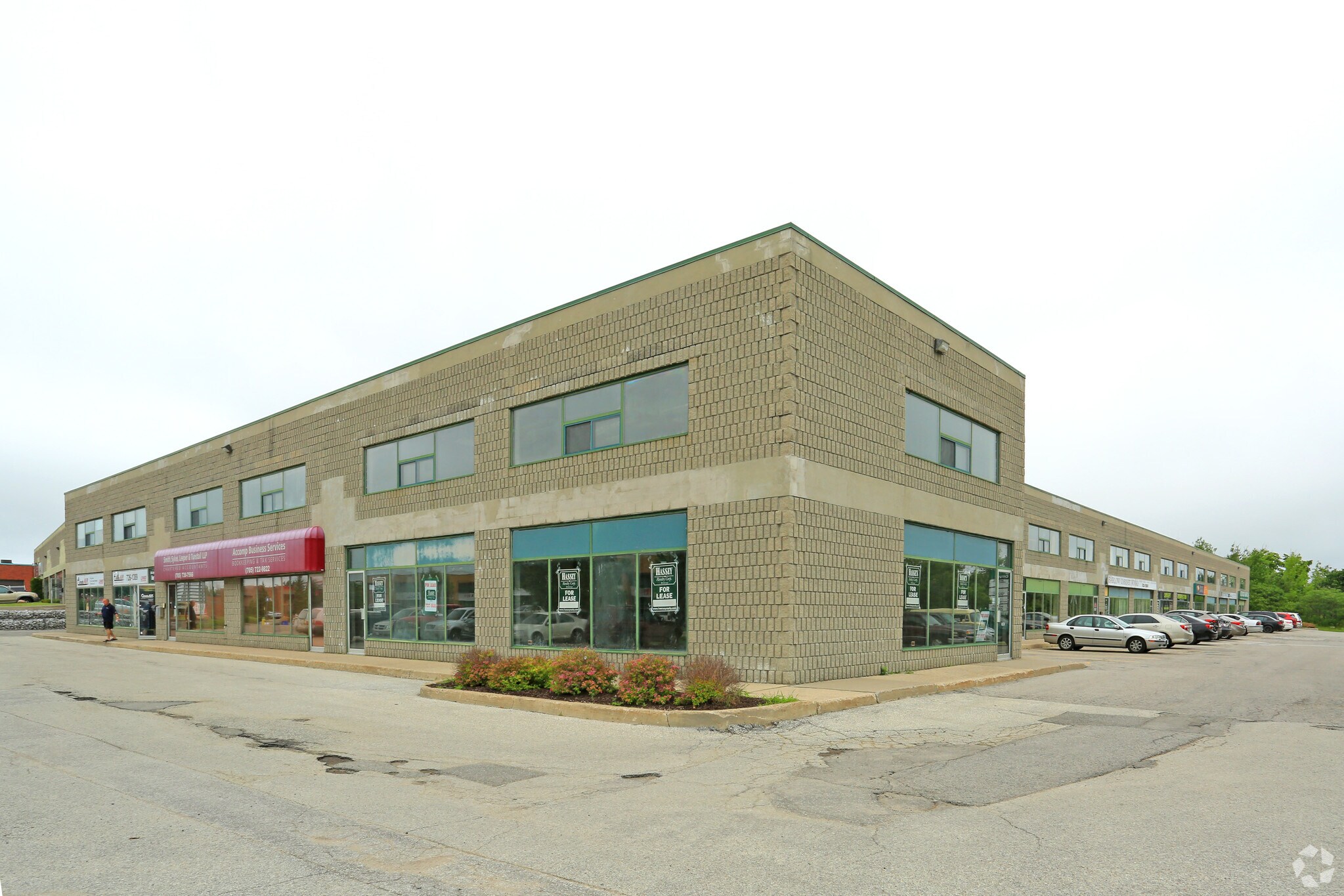 660 Bayview Dr, Barrie, ON à louer Photo principale– Image 1 sur 10