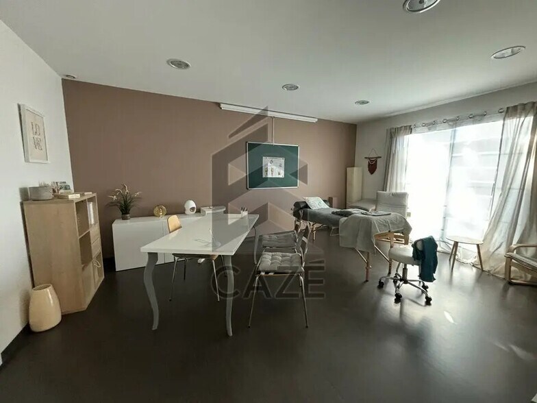 Bureau dans Fargues-Saint-Hilaire à vendre - Photo de l’immeuble – Image 2 sur 3