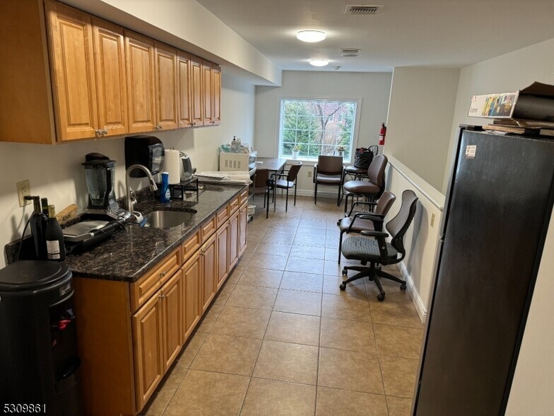 339 Passaic Ave, Nutley, NJ à louer - Photo de l’immeuble – Image 2 sur 2