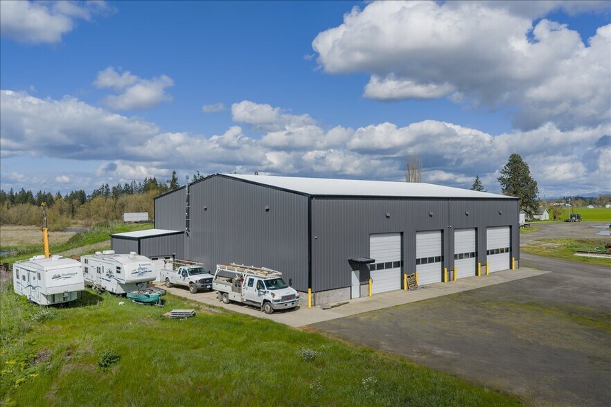 6011 Grinde Ln NE, Silverton, OR à louer - Photo de l’immeuble – Image 2 sur 51