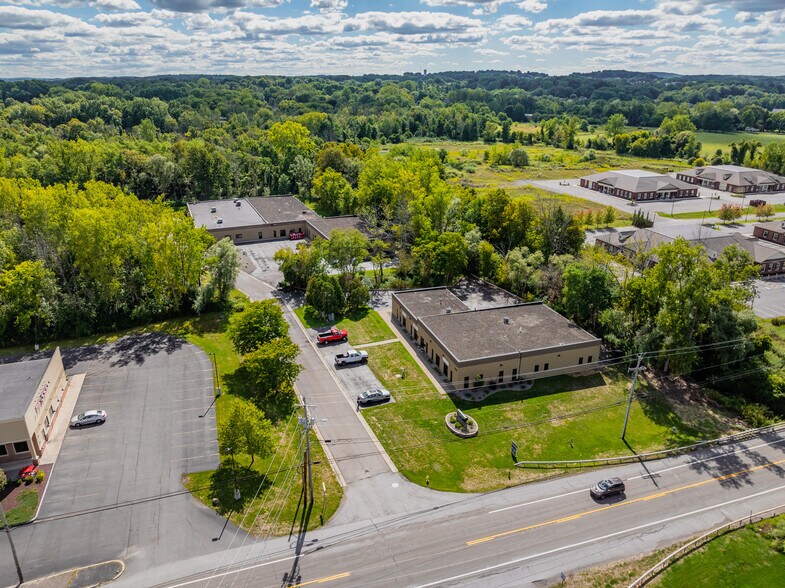 1290 Blossom Dr, Victor, NY à louer - Photo de l’immeuble – Image 2 sur 15