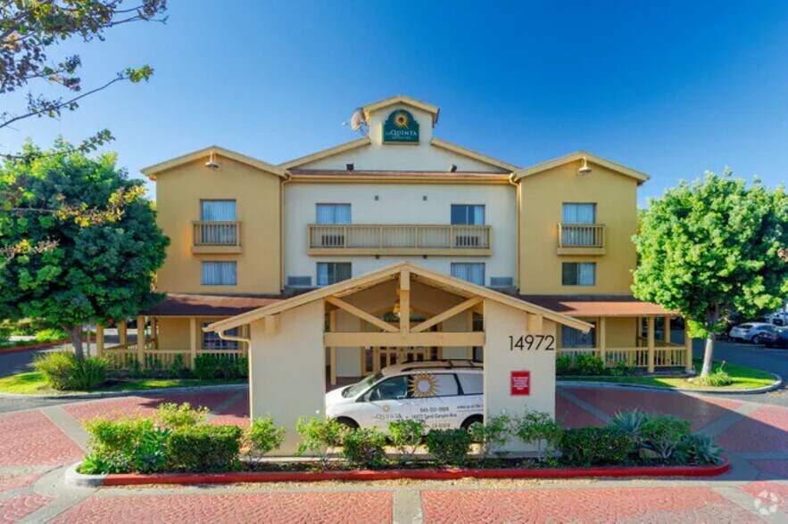 14972 Sand Canyon Ave, Irvine, CA à vendre - Photo de l’immeuble – Image 2 sur 16