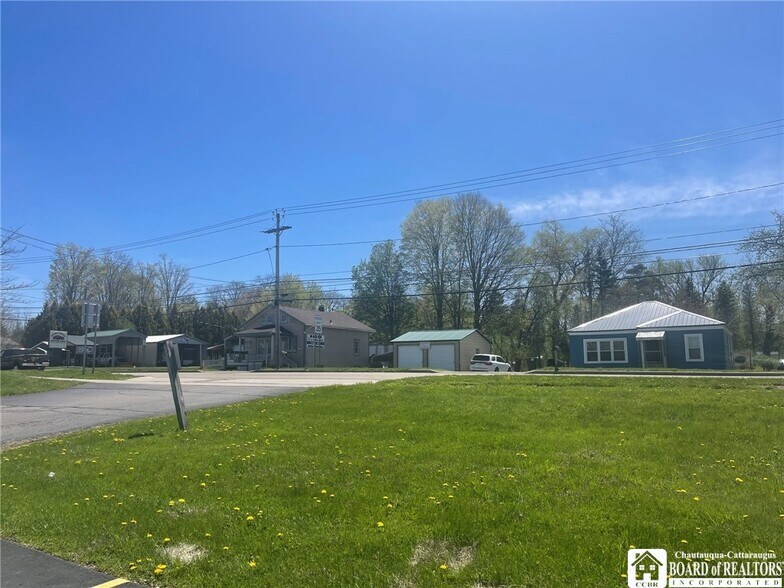 196 E Fairmount Ave, Lakewood, NY à vendre - Photo de l’immeuble – Image 2 sur 3