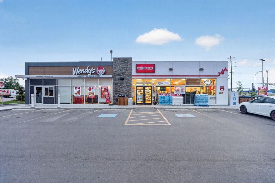 4905 Roper Rd NW, Edmonton, AB à louer - Photo de l’immeuble – Image 3 sur 33