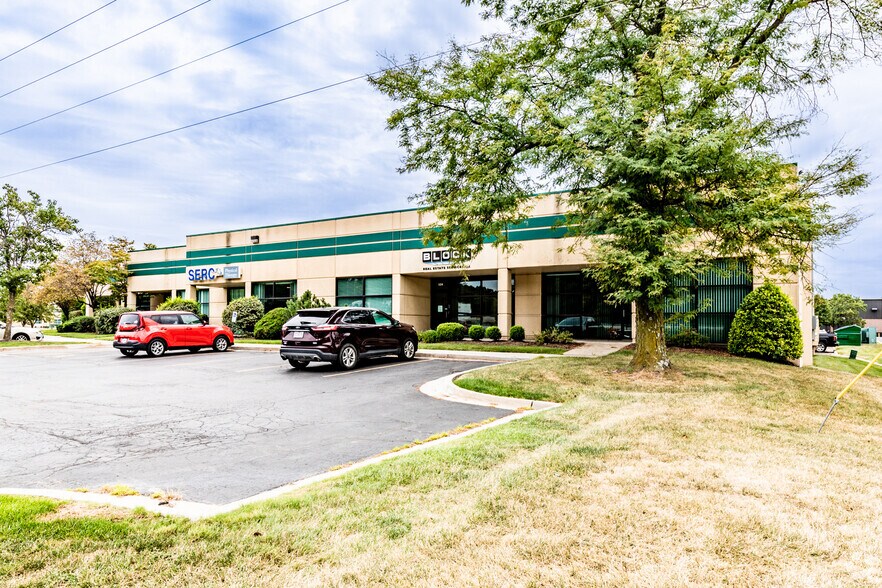 100-126 NW Parkway, Riverside, MO à louer - Photo de l’immeuble – Image 2 sur 7