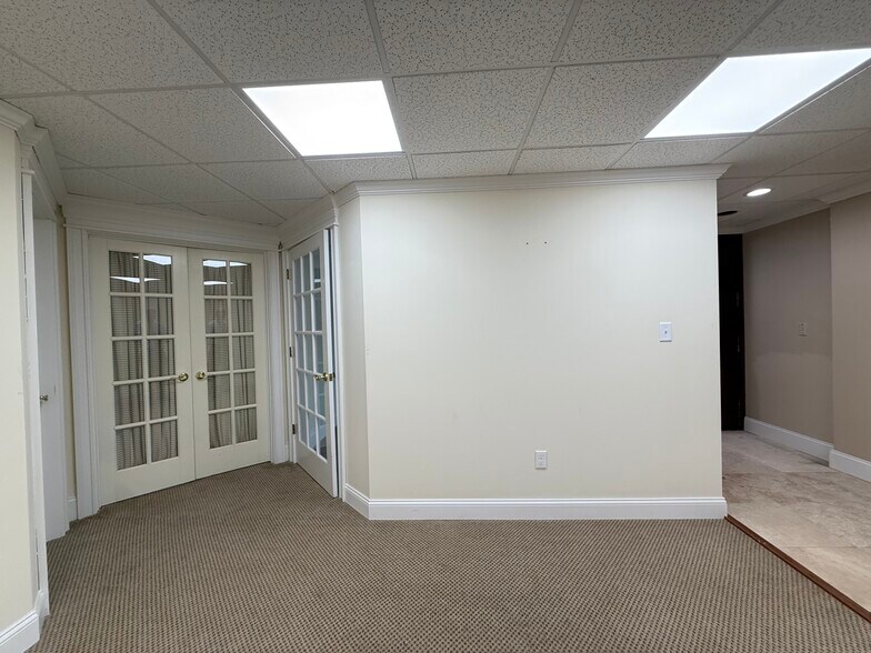 412 W Avon Rd, Avon, CT à louer - Photo intérieure – Image 3 sur 12
