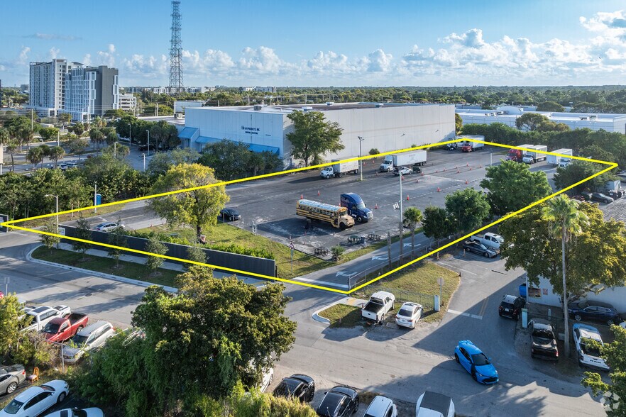 18645 SW 103rd Ct, Miami, FL à vendre - Photo de l’immeuble – Image 3 sur 17