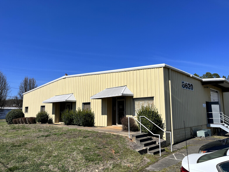 8620 Wilkinson Blvd, Charlotte, NC à louer - Photo de l’immeuble – Image 1 sur 14