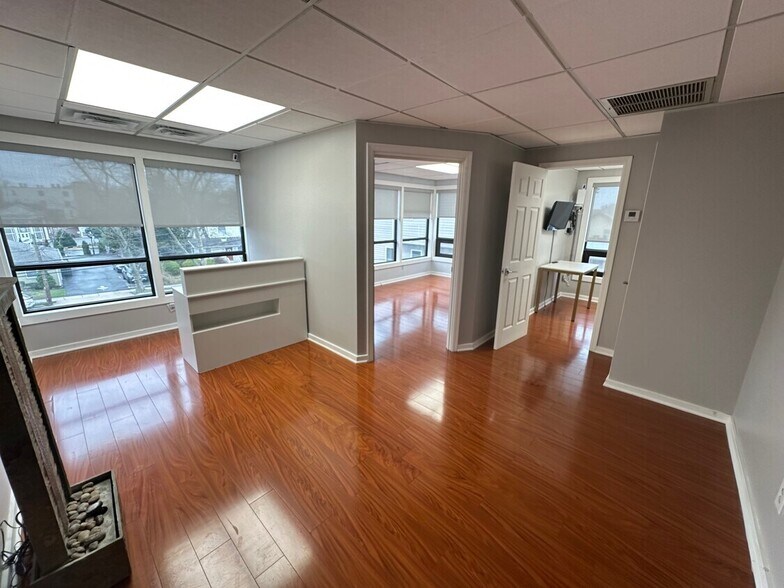 220 Kinderkamack Rd, Westwood, NJ à louer - Photo de l’immeuble – Image 3 sur 4