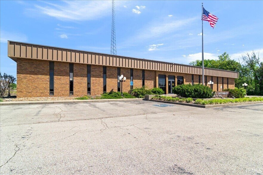 903 Morton st, Oakland City, IN à vendre - Photo principale – Image 1 sur 18
