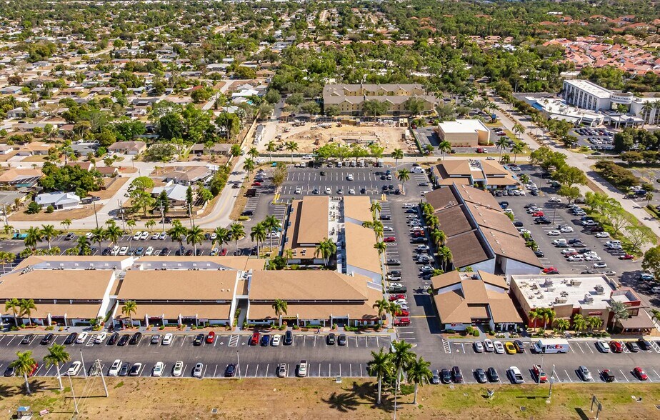 12995 S Cleveland Ave, Fort Myers, FL à vendre - Photo de l’immeuble – Image 2 sur 2