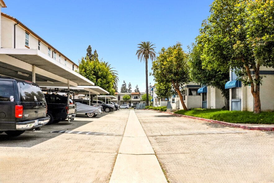 19531 E Cienega Ave, Covina, CA à vendre - Photo de l’immeuble – Image 3 sur 17