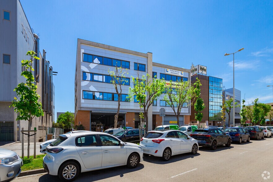 Bureau dans L'Hospitalet de Llobregat, Barcelona à louer - Photo de l’immeuble – Image 2 sur 4
