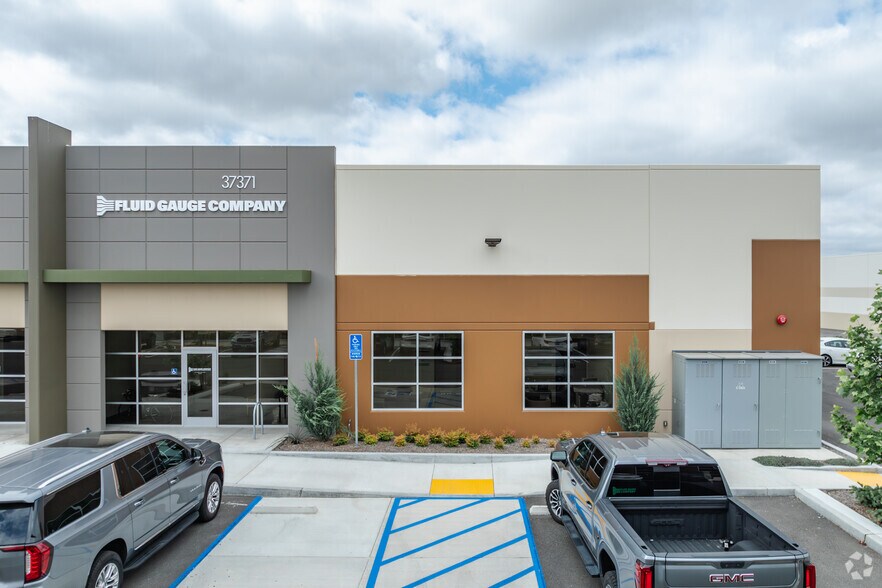 37371 Industry Way, Murrieta, CA à vendre - Photo de l’immeuble – Image 2 sur 7