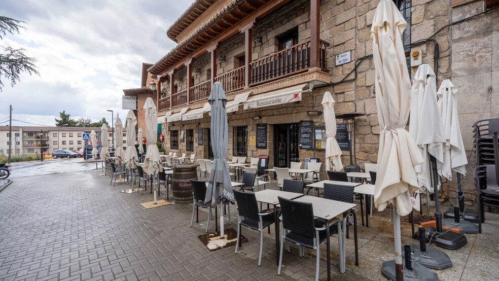 Local commercial dans Manzanares el Real, Madrid à vendre - Photo de l’immeuble – Image 3 sur 15