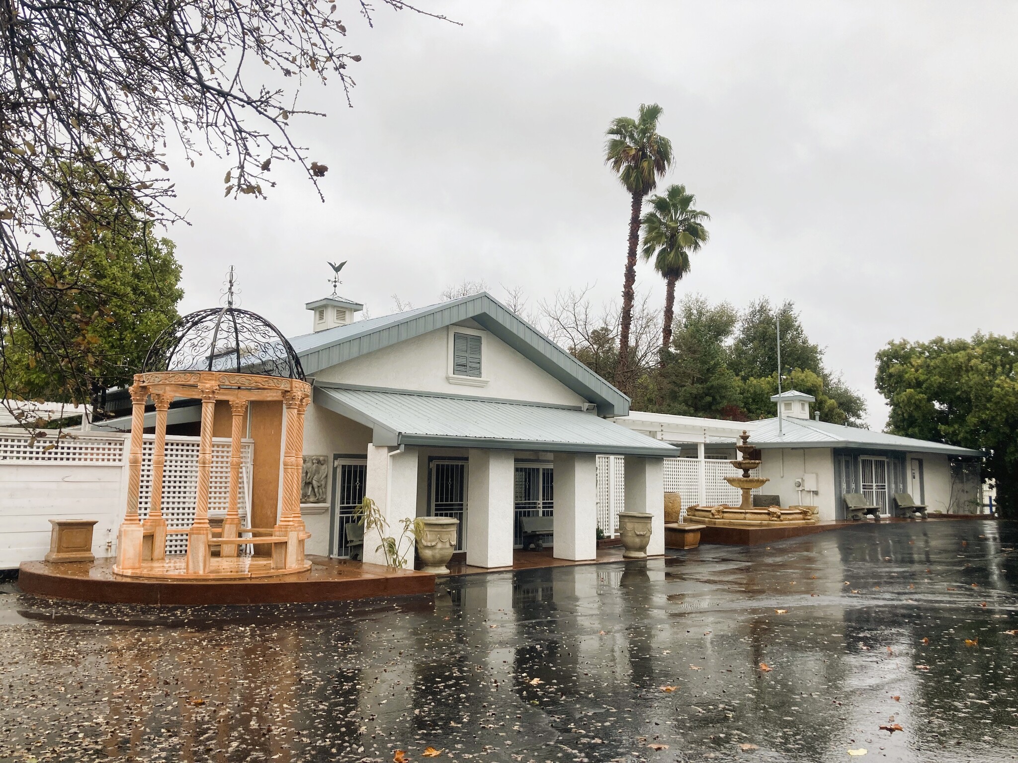 870 Hartnell Ave, Redding, CA à vendre Photo principale– Image 1 sur 79