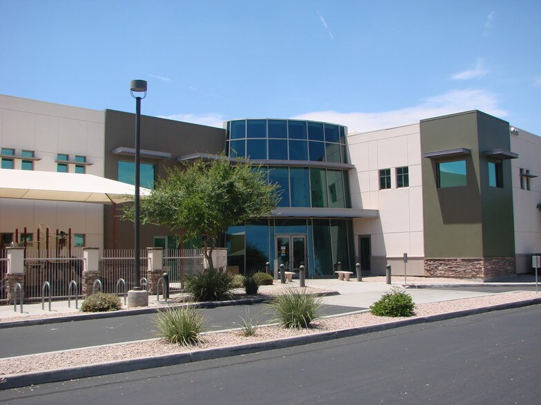 6301 S McClintock Dr, Tempe, AZ à louer - Photo de l’immeuble – Image 3 sur 7