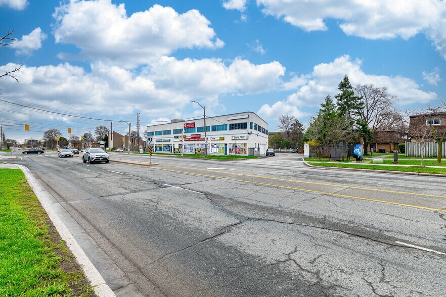 1625 Albion Rd, Toronto, ON à vendre - Photo de l’immeuble – Image 3 sur 89