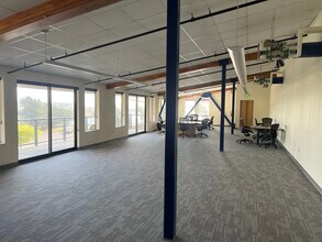 1160 Brickyard Cove Rd, Richmond, CA à louer Photo intérieure– Image 1 sur 5