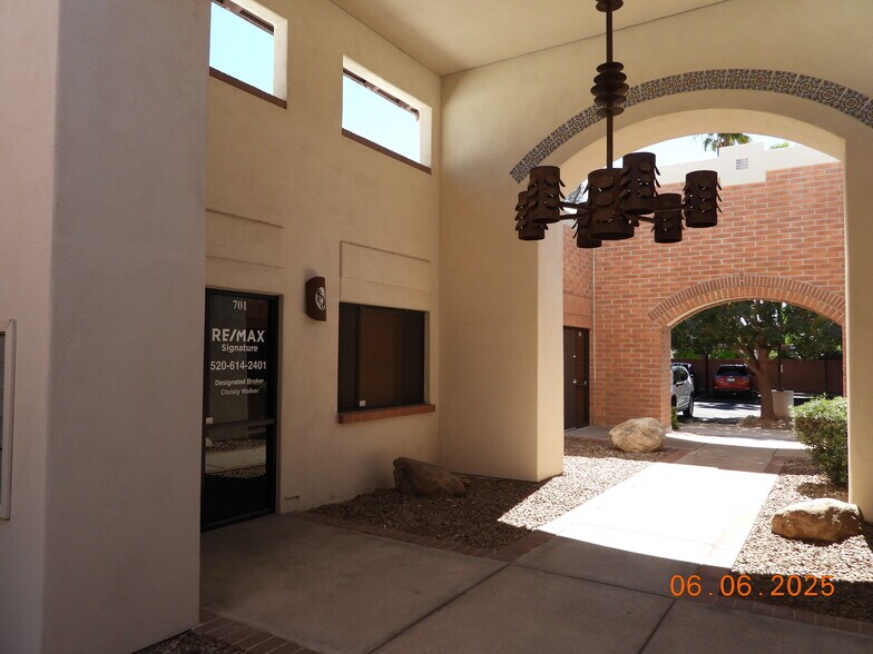 3497 N Campbell Ave, Tucson, AZ à louer - Photo de l’immeuble – Image 3 sur 4