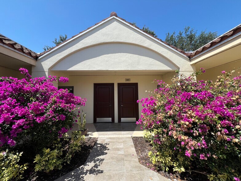 5 Harvard Cir, West Palm Beach, FL à louer - Photo de l’immeuble – Image 2 sur 4