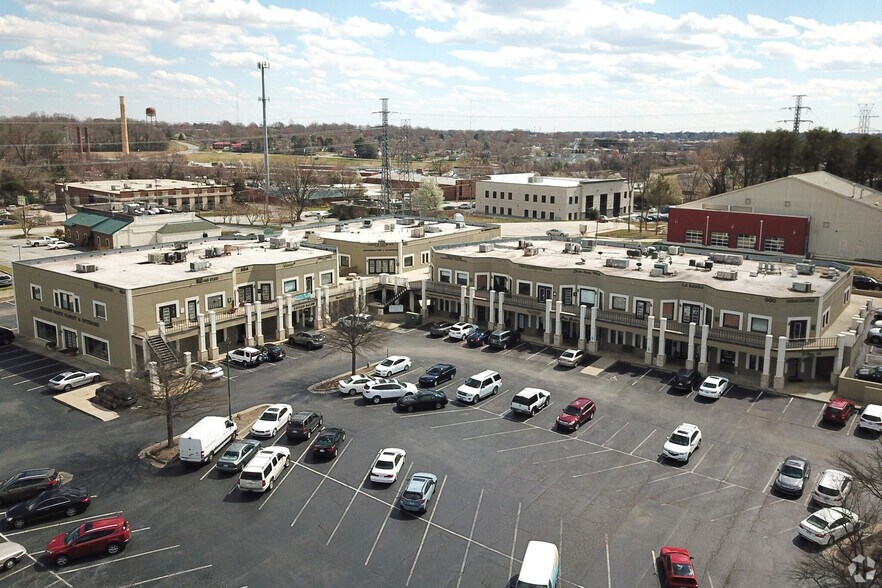 502-504 E Cornwallis Dr, Greensboro, NC à vendre - Photo principale – Image 1 sur 2