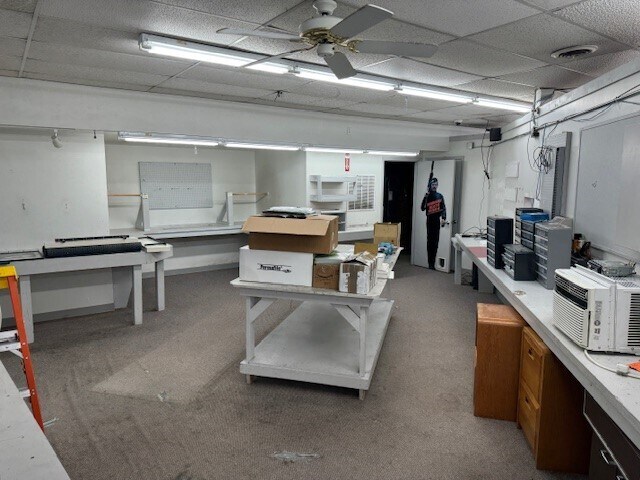 2206 W Springfield Ave, Champaign, IL à louer - Photo de l’immeuble – Image 3 sur 3