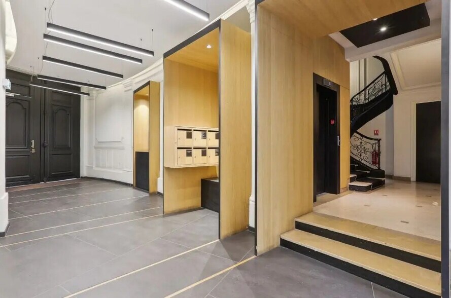 15 Rue La Fayette, Paris à louer - Photo de l’immeuble – Image 3 sur 14