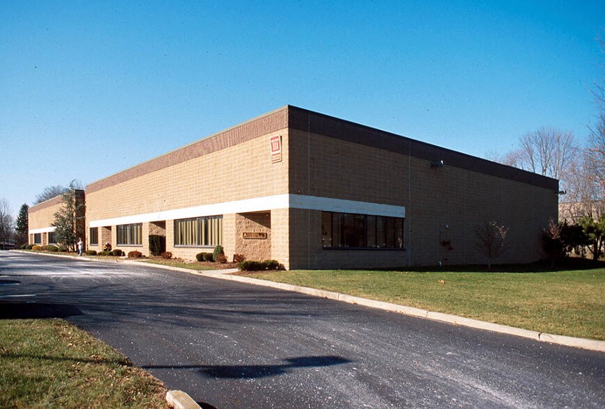 2522 Pearl Buck Rd, Bristol, PA à louer - Photo de l’immeuble – Image 3 sur 6