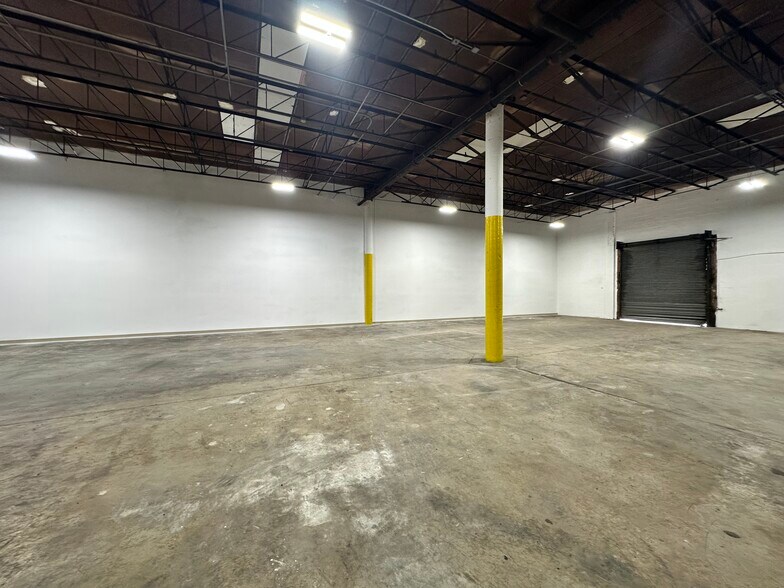 215 W 75th Pl, Hialeah, FL à vendre - Photo de l’immeuble – Image 3 sur 7