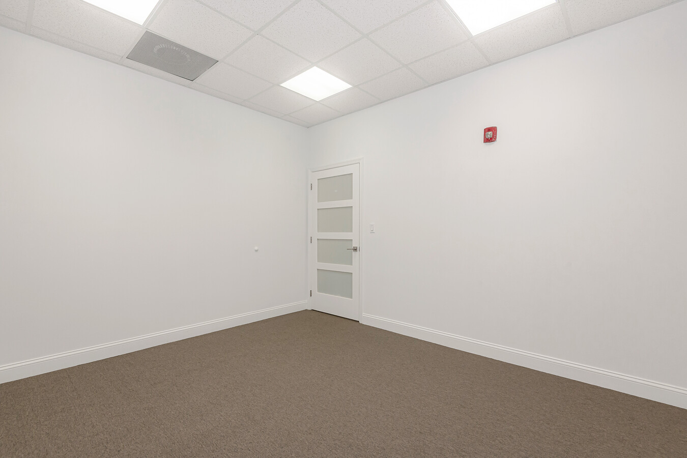 7301 Wiles Rd, Coral Springs, FL 33067 - Lot 203 -  - Photo intérieure - Image 1 of 15