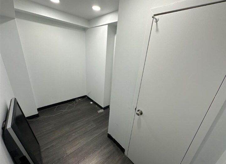 711A-711D Seagirt Ave, Far Rockaway, NY à louer Photo intérieure– Image 1 sur 1