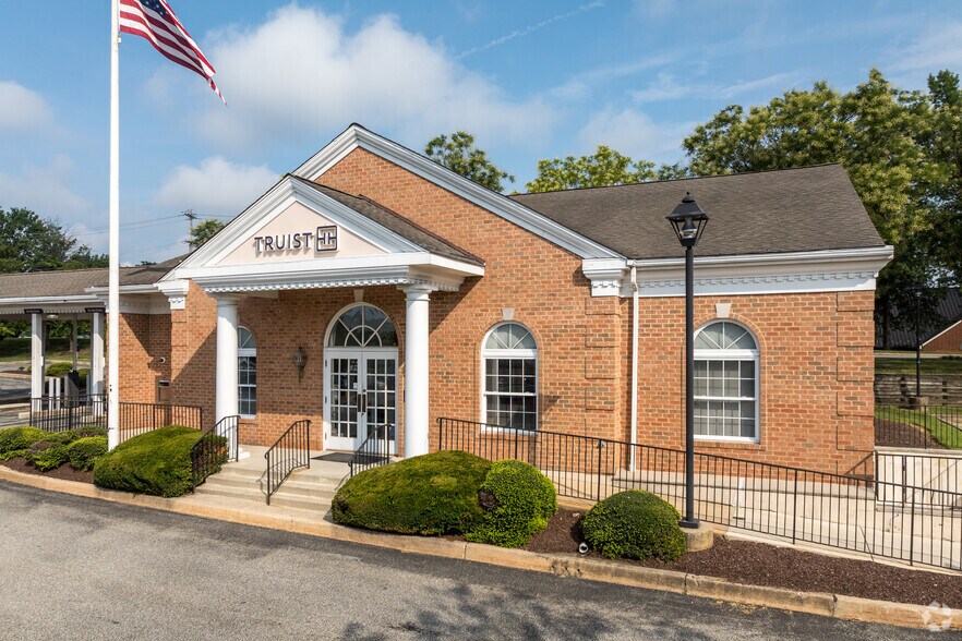 10-66 E Street Rd, West Chester, PA à louer - Photo principale – Image 2 sur 11