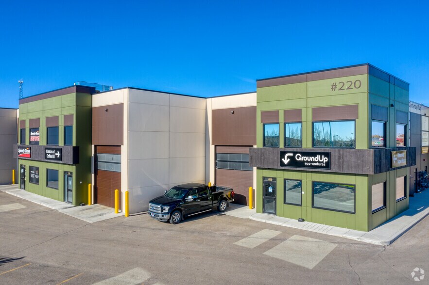 220 Stockton Av, Okotoks, AB à louer - Photo de l’immeuble – Image 2 sur 7