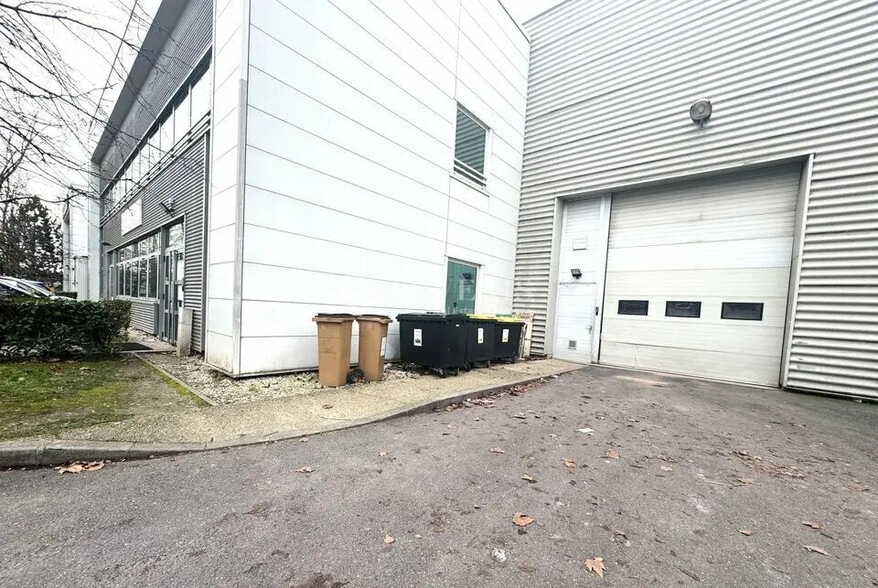 Local d’activités dans Le Bourget à louer - Photo de l’immeuble – Image 2 sur 13