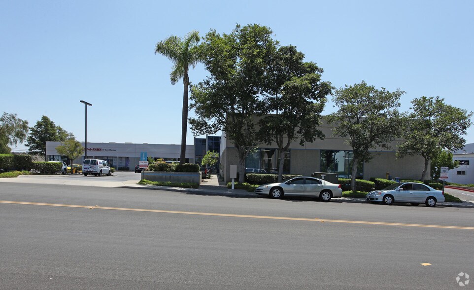215 S Pacific St, San Marcos, CA à louer - Photo de l’immeuble – Image 2 sur 6