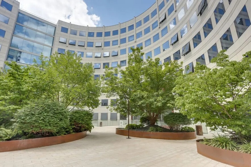 159 Rue Anatole France, Levallois-Perret à louer - Photo de l’immeuble – Image 3 sur 9