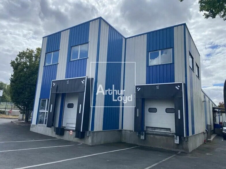 Local d'activités dans Étampes à vendre - Photo de l’immeuble – Image 1 sur 6