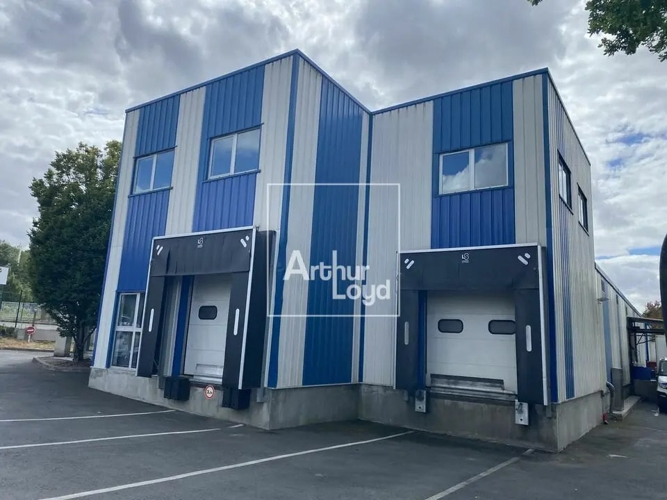 Local d'activités dans Étampes à vendre Photo de l’immeuble– Image 1 sur 7