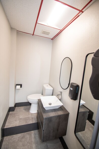 808 E Nueces St, Victoria, TX à vendre - Photo de l’immeuble – Image 2 sur 17