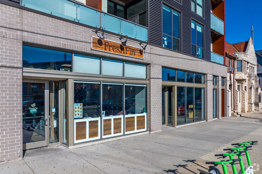 2310 N Oakland Ave, Milwaukee, WI à louer - Photo de l’immeuble – Image 2 sur 12