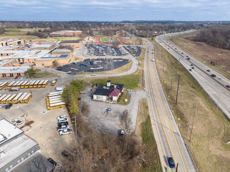 357 N Woods Mill Rd, Chesterfield, MO à vendre - Photo de l’immeuble – Image 3 sur 8
