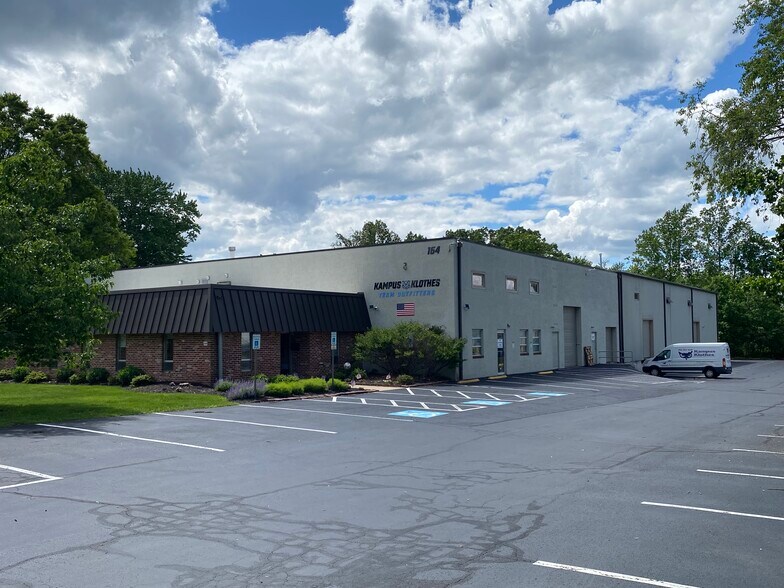 164 Railroad Dr, Warminster, PA à louer - Photo de l’immeuble – Image 2 sur 32