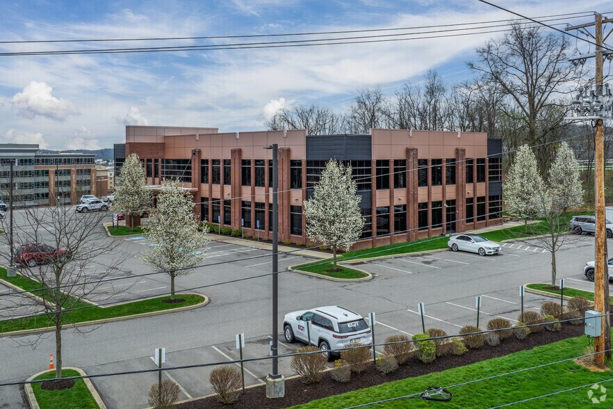 400 Woodcliff Dr, Canonsburg, PA à vendre - Photo de l’immeuble – Image 3 sur 4