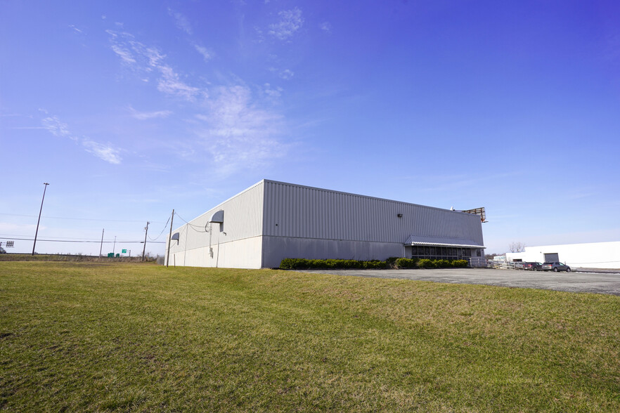 5311 Distribution Dr, Fort Wayne, IN à louer - Photo de l’immeuble – Image 3 sur 4